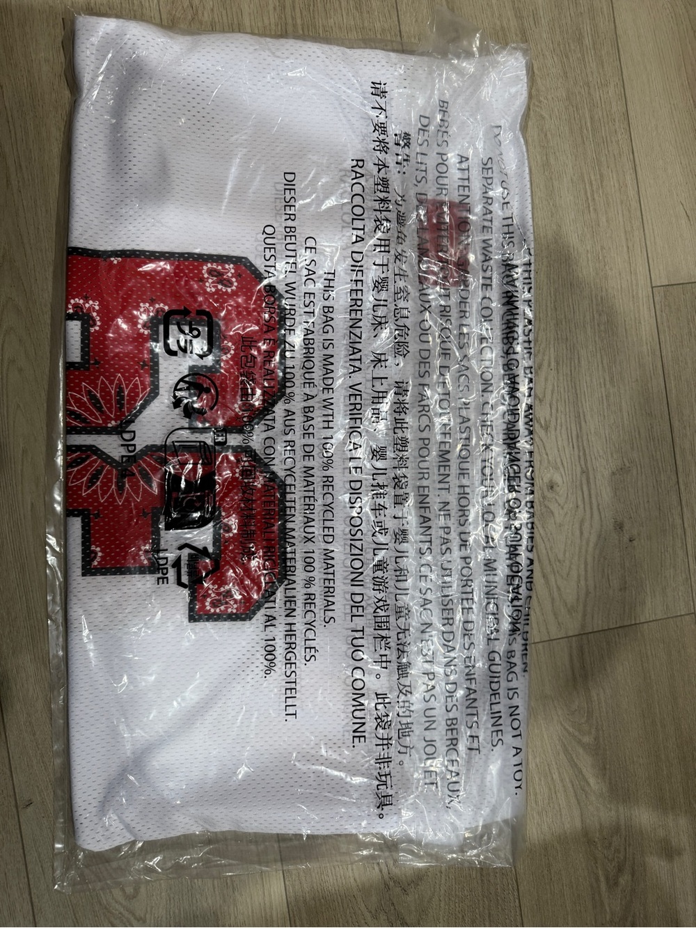 Supreme SS25 Bandana Graphic Logo Football Jersey White Size S-XL - Picture 7 of 9